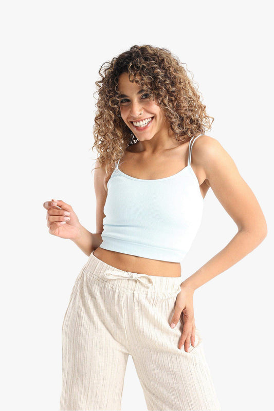 بلوزة من الألياف الدقيقة بحمالات رفيعة