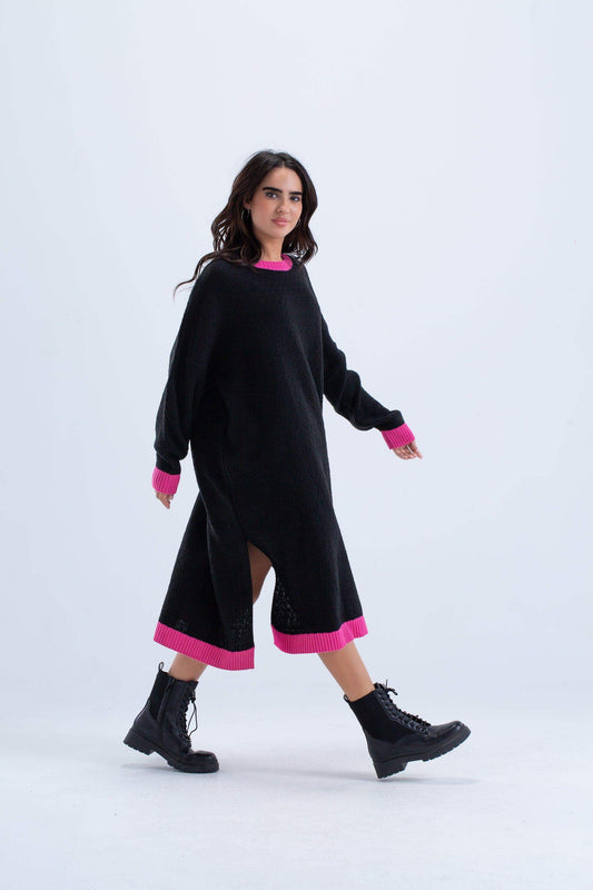 فستان من الصوف بزخرفة وردية