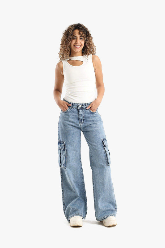 الجزء العلوي بفتحة أمامية مضلعة