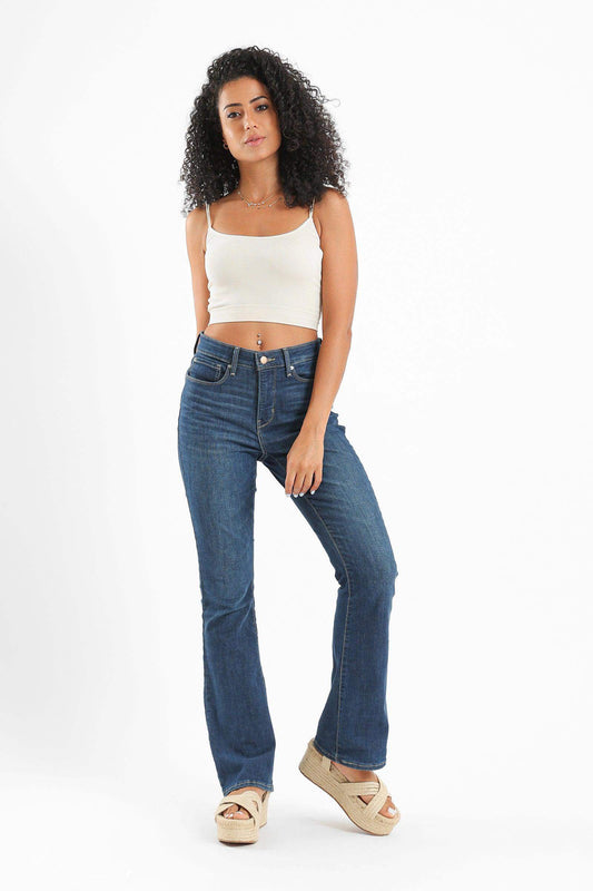 بلوزة قصيرة بحمالات رفيعة