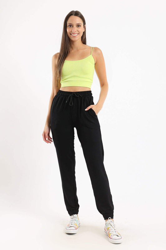 بلوزة قصيرة بحمالات رفيعة