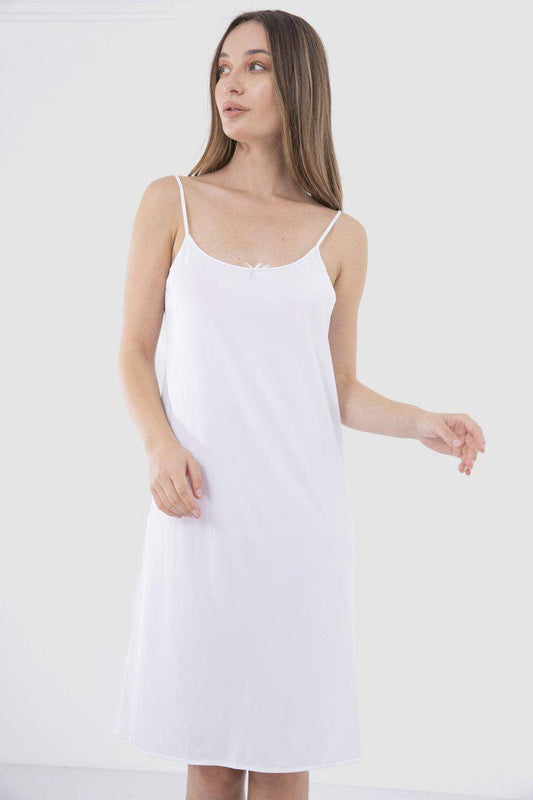 حمالات سباغيتي تحت الفستان