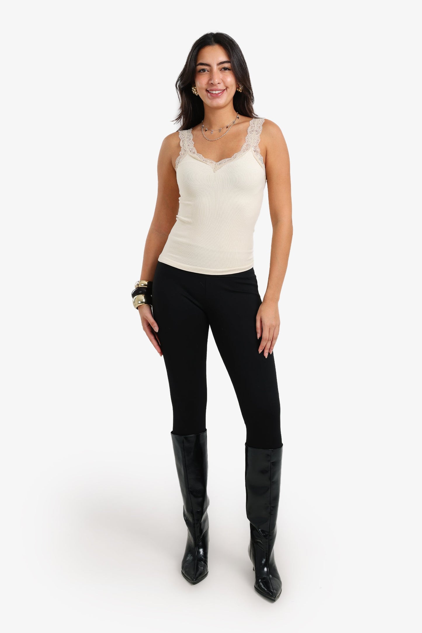 بنطال ضيق بخصر عريض