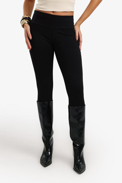 بنطال ضيق بخصر عريض