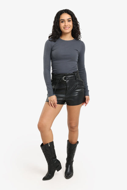 بلوزة مضلعة بأكمام طويلة