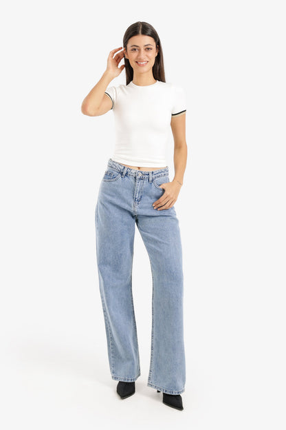 بنطلون جينز بقصّة مستقيمة