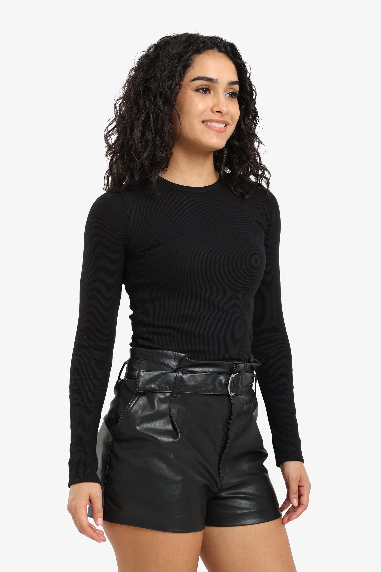 بلوزة مضلعة بأكمام طويلة