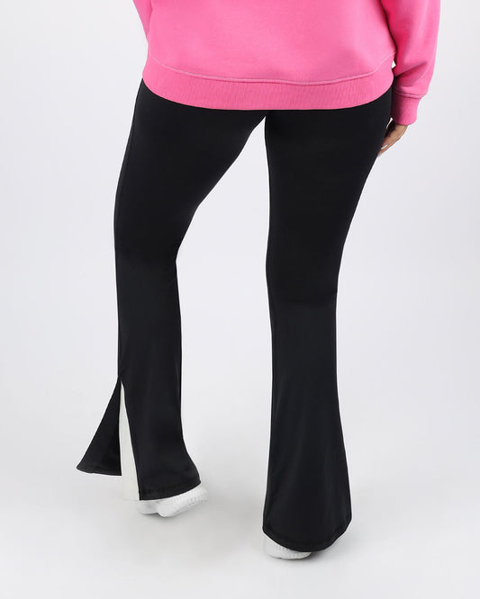 بنطال يوغا أسود بفتحة جانبية