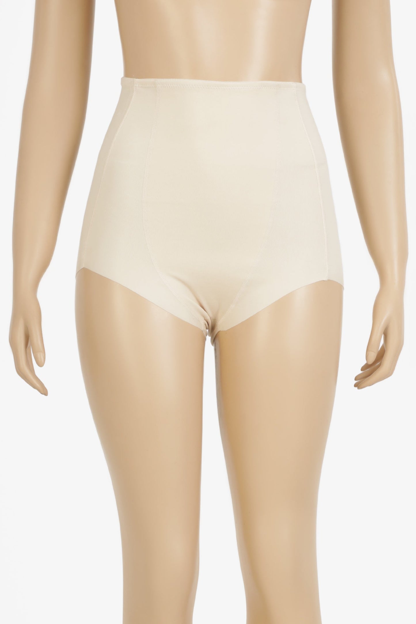 شورت قصير عالي الخصر مقطوع بالليزر