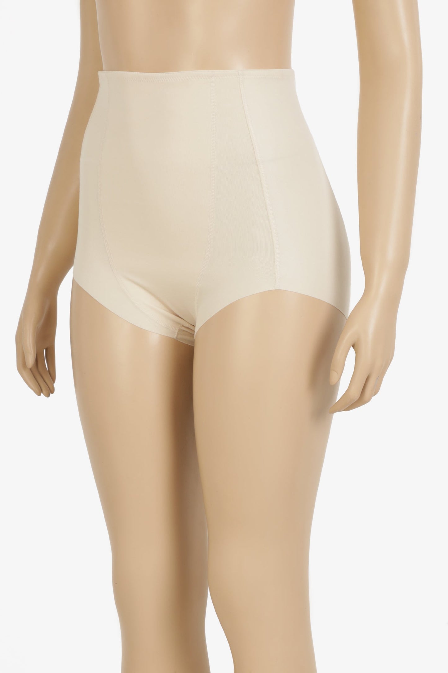 شورت قصير عالي الخصر مقطوع بالليزر