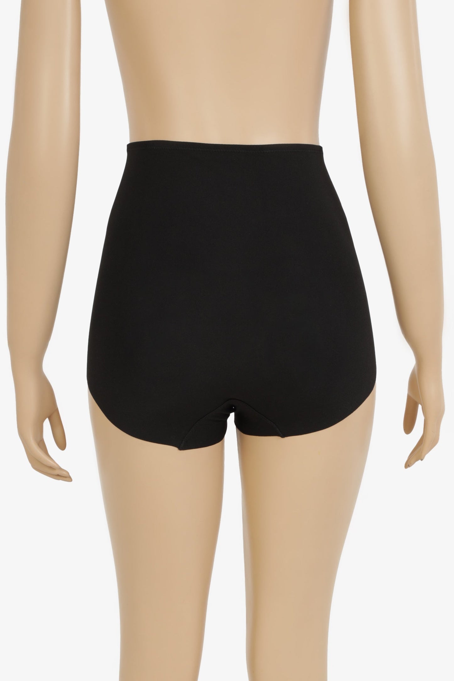 شورت قصير عالي الخصر مقطوع بالليزر