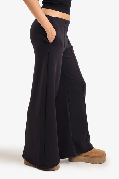 بنطلون استرخاء واسع الساق