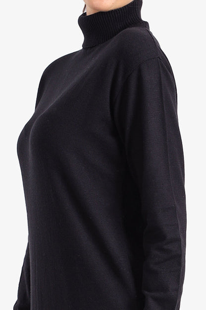 فستان متوسط ​​الطول محبوك برقبة عالية