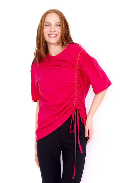 تي شيرت بأكمام قصيرة