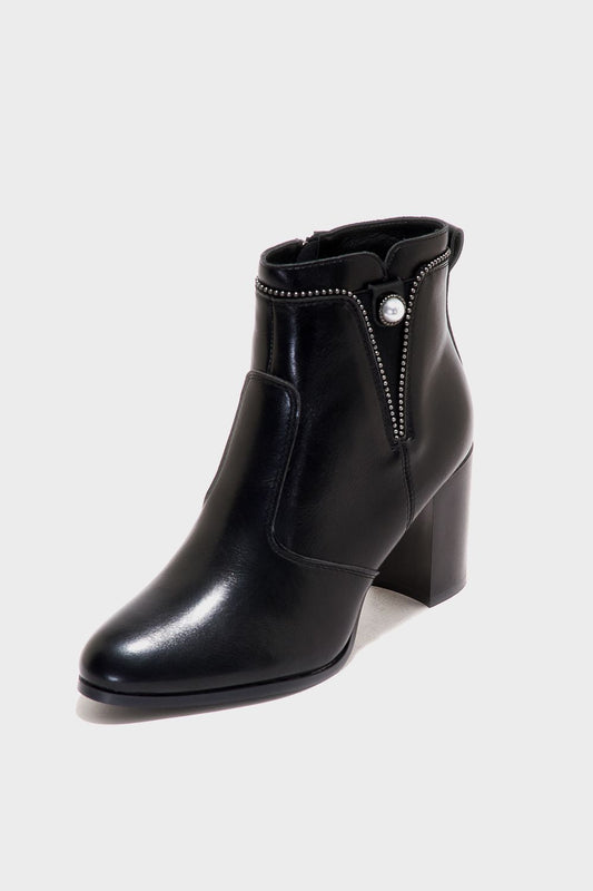 هاف بوت مميز بكعب عالي