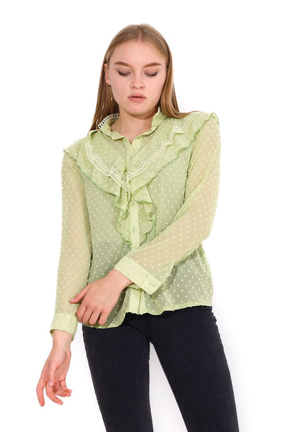 بلوزة منقطة مطرزة