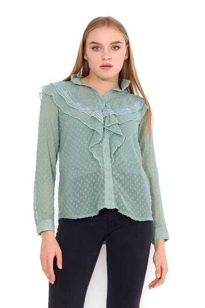 بلوزة منقطة مطرزة