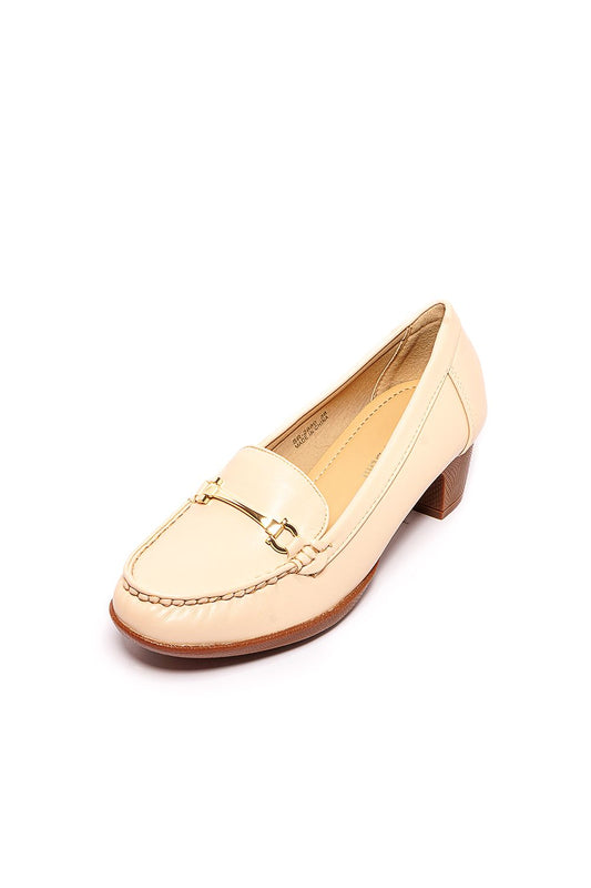 حذاء بكعب منخفض بمقدمة دائرية