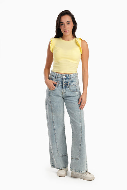 بلوزة صفراء فاتحة بأكمام قصيرة مكشكشة