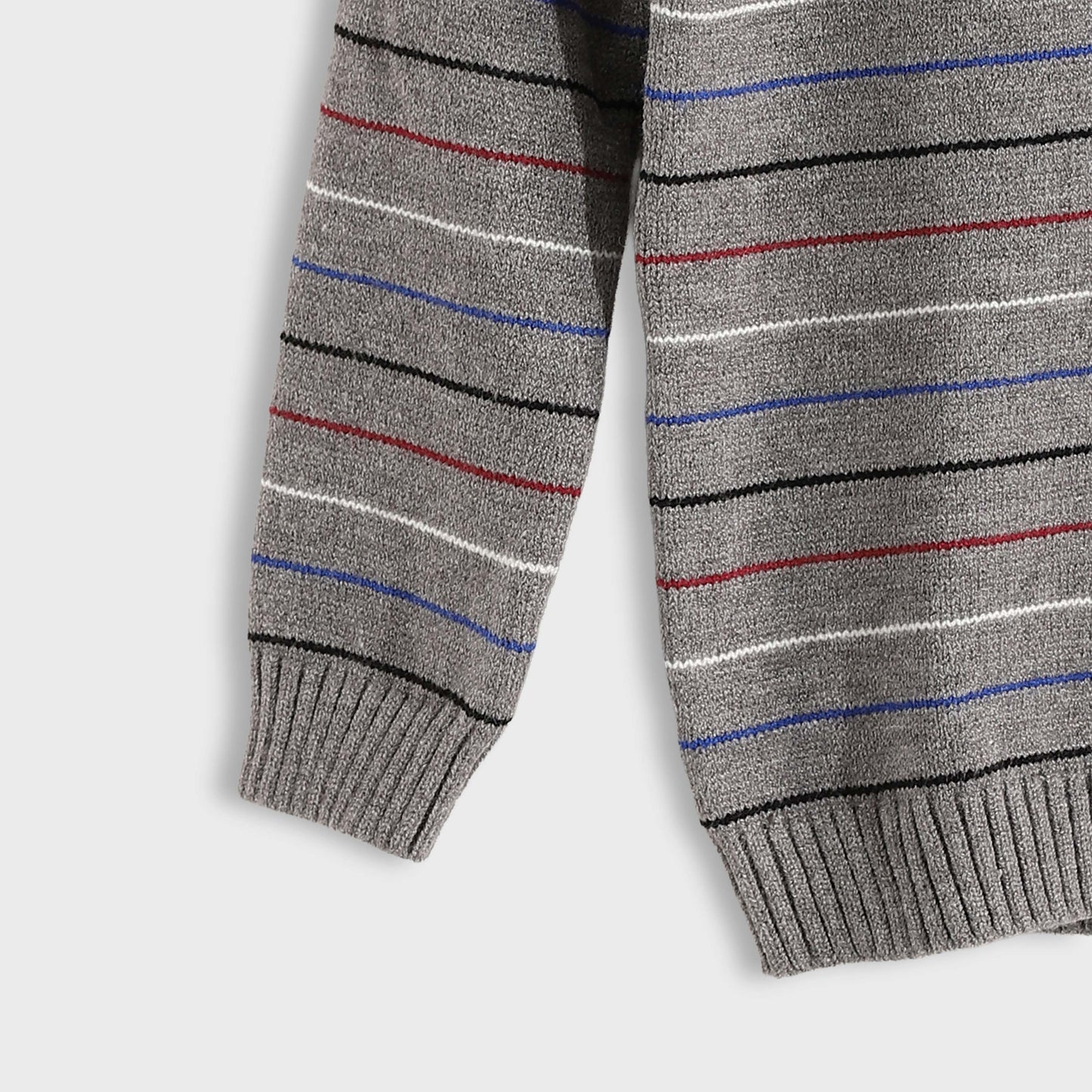 Pullover Round Neck Thinly Striped - بلوفر برقبة دائرية وخطوط رفيعة