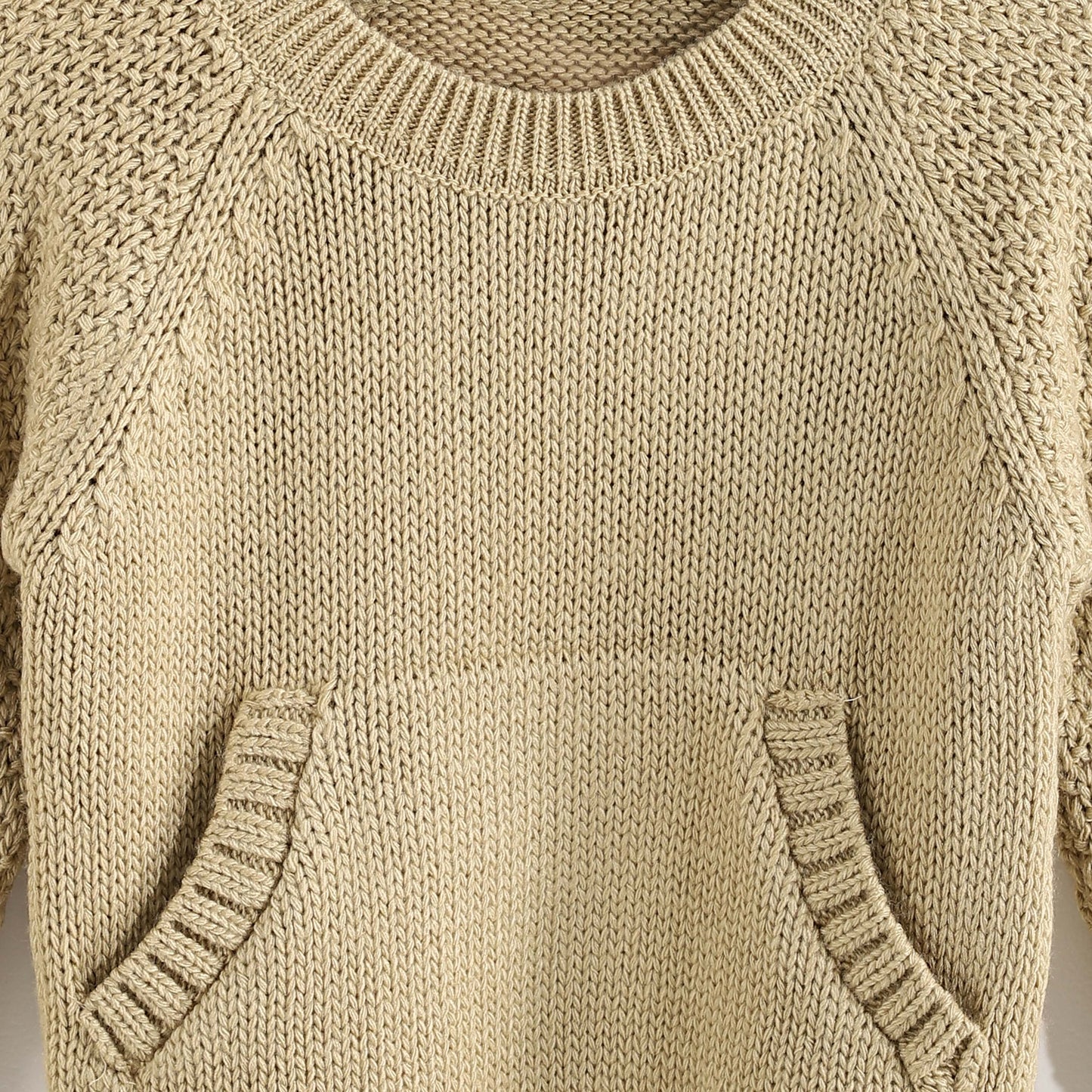 Pullover Neck Round With Pocket - بلوزة برقبة دائرية مع جيب