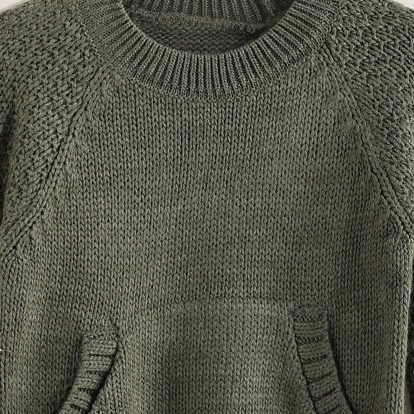 Pullover Neck Round With Pocket - بلوزة برقبة دائرية مع جيب