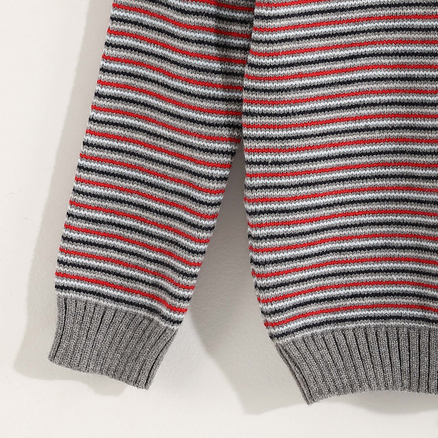 Thinly Striped Pullover - بلوفر مخطط رفيع