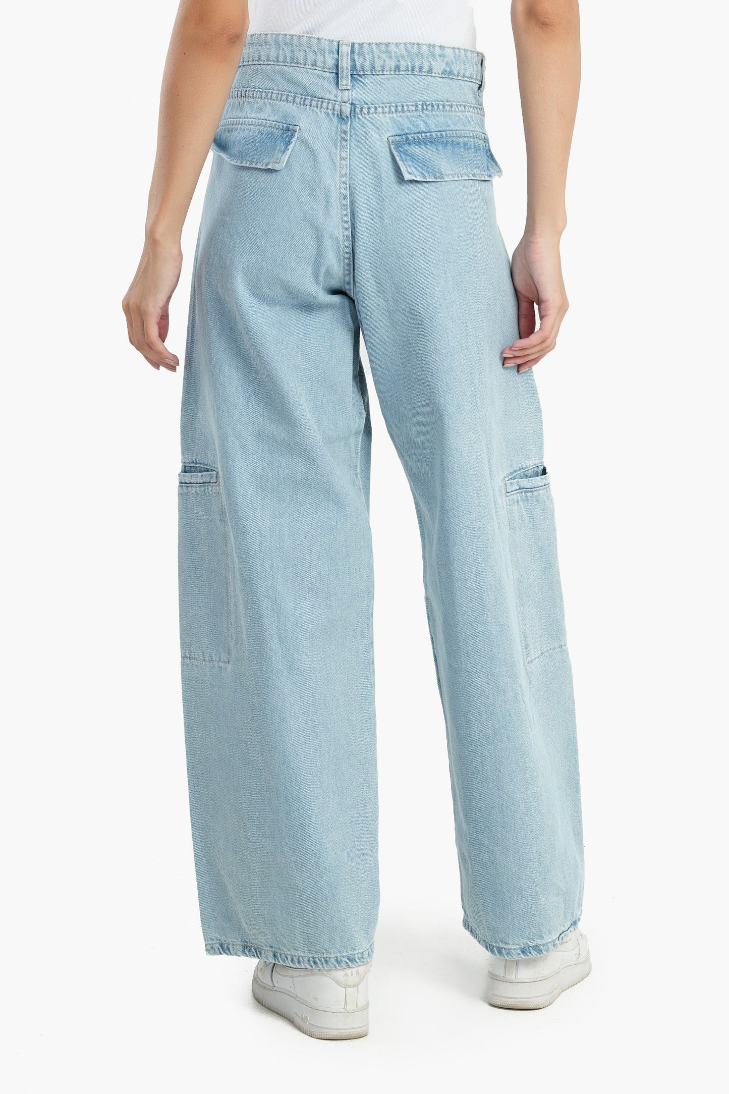 Wide Leg Jeans in Back Flap Pockets