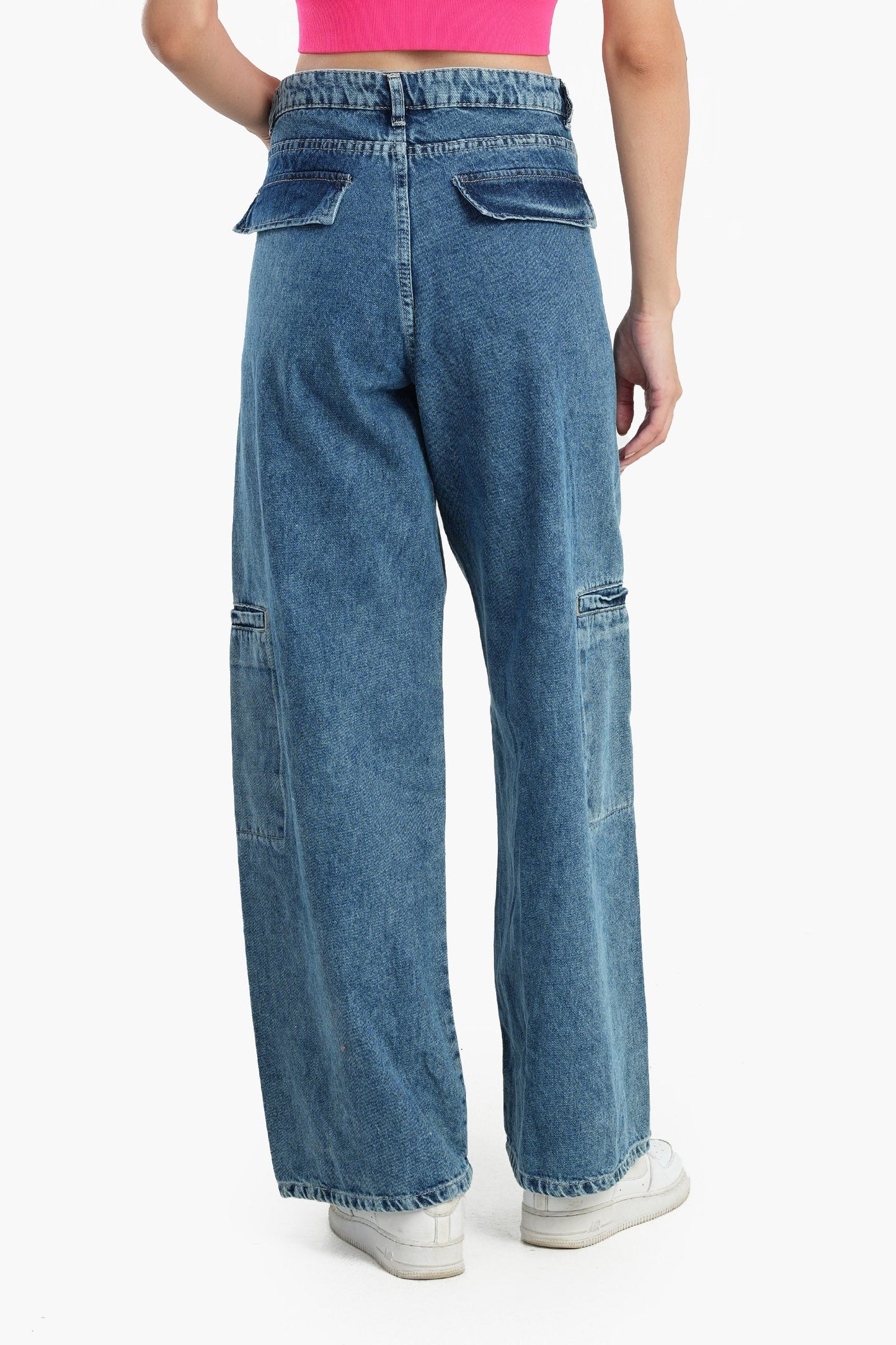 Wide Leg Jeans in Back Flap Pockets