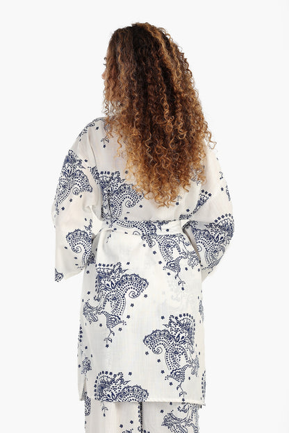 كيمونو بأكمام واسعة وطويلة