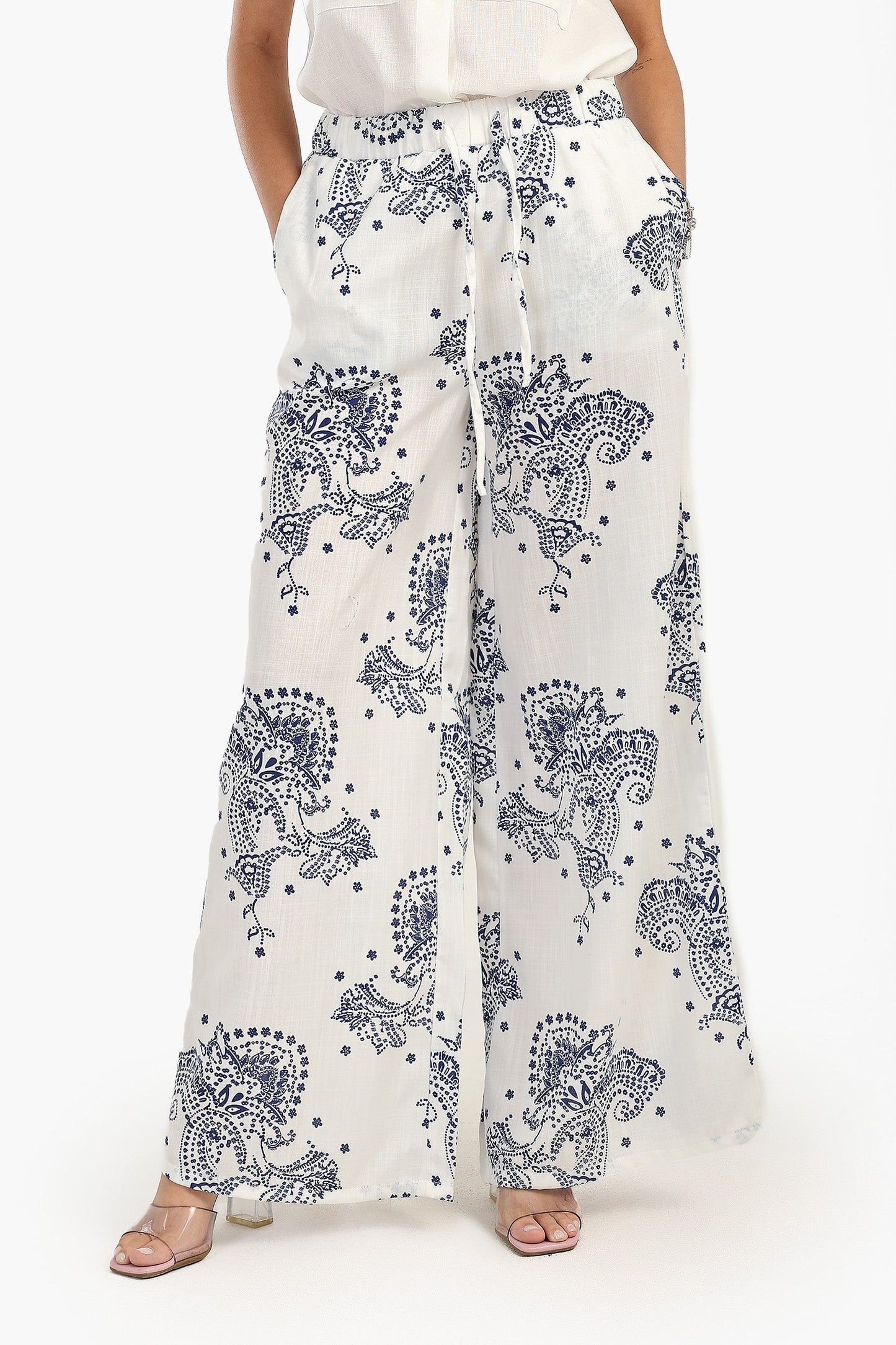 بنطلون بطبعة زرقاء