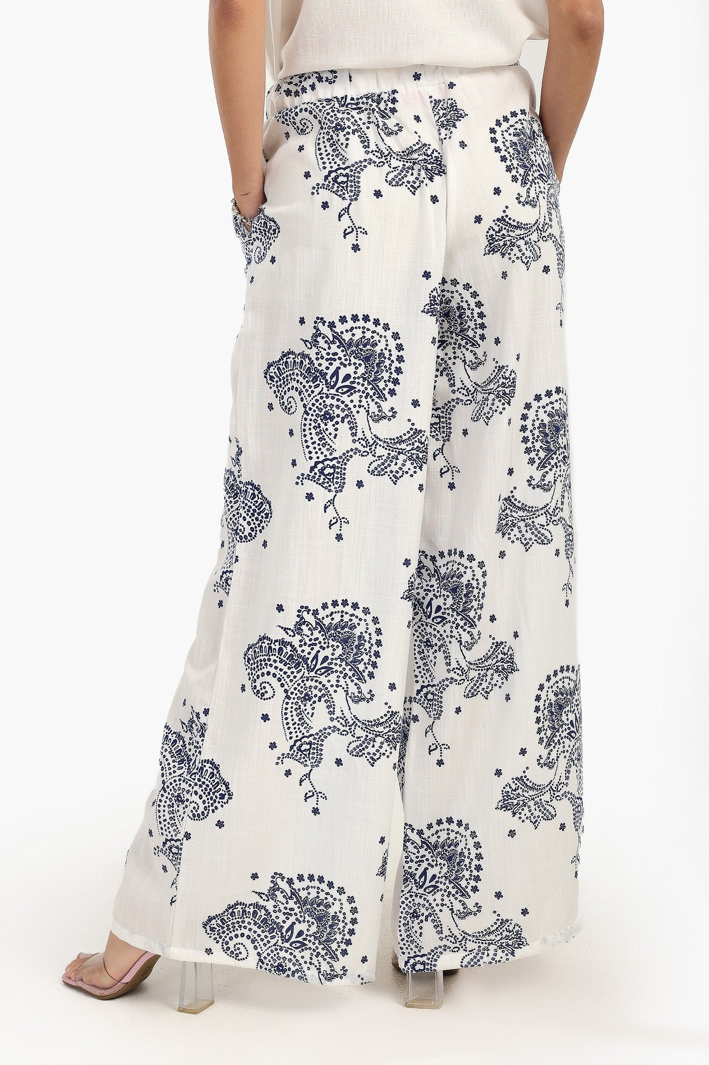 بنطلون بطبعة زرقاء