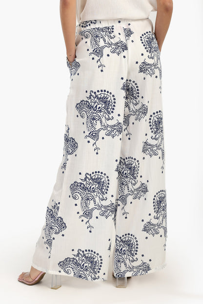 بنطلون بطبعة زرقاء