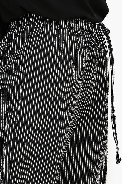 بنطال مخطط واسع الساق