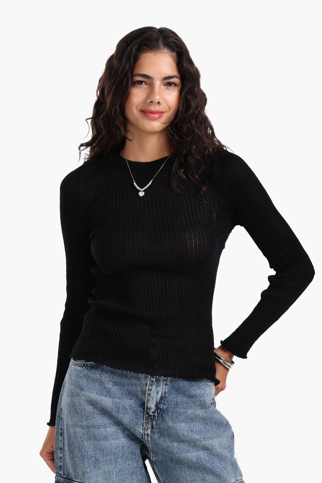 بلوزة مضلعة ذات حافة مكشكشة