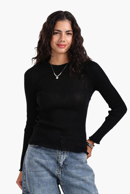 بلوزة مضلعة ذات حافة مكشكشة