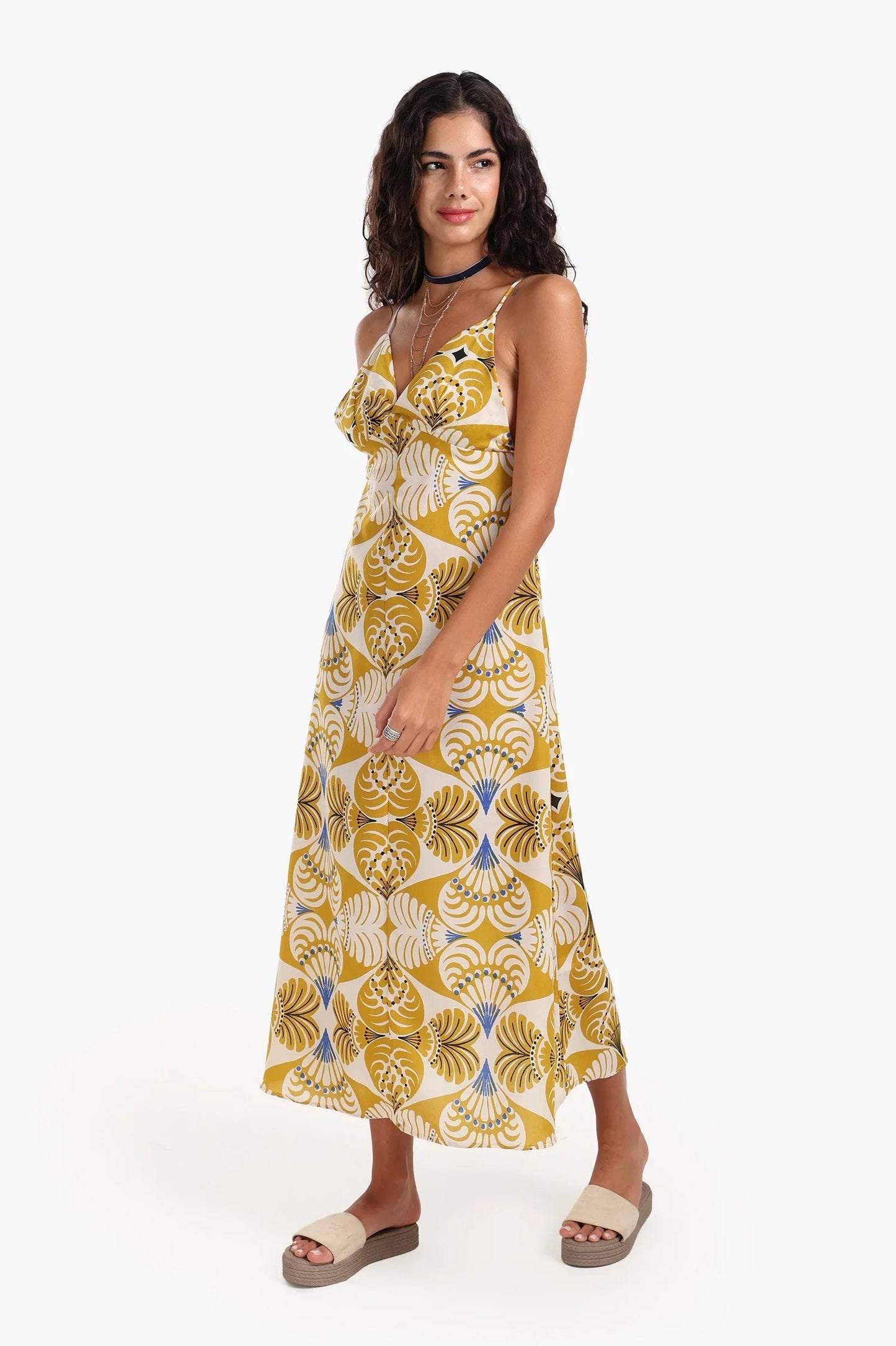 فستان ميدي مطبوع بفتحة رقبة على شكل حرف V