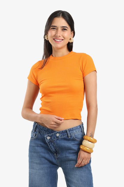 بلوزة مضلعة برقبة دائرية