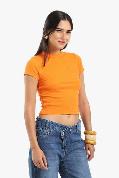 بلوزة مضلعة برقبة دائرية