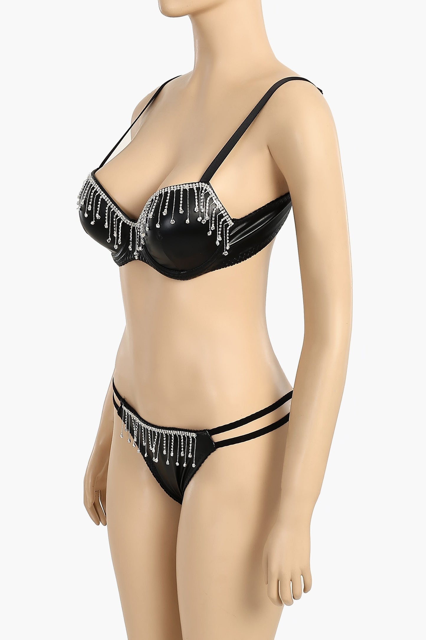 طقم حمالة صدر وسروال داخلي من الجلد مع ستراس