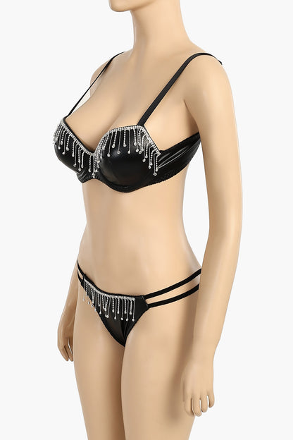 طقم حمالة صدر وسروال داخلي من الجلد مع ستراس