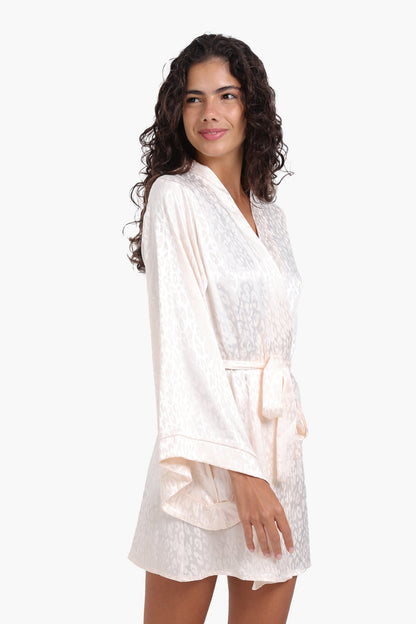 رداء أنيق من الجاكار