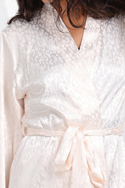 رداء أنيق من الجاكار