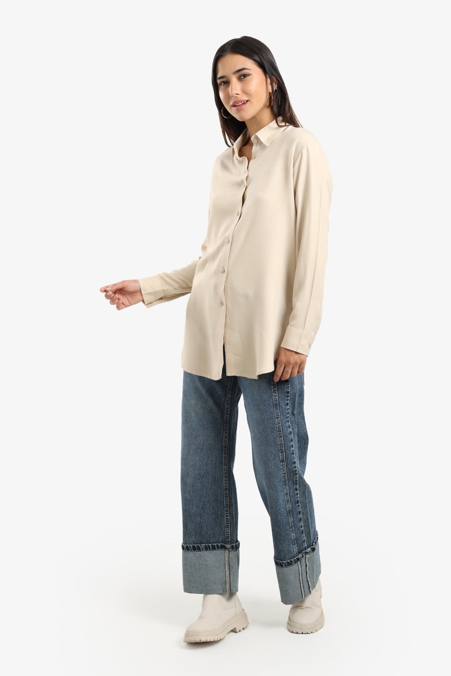 قميص أساسي ذو حافة مستديرة