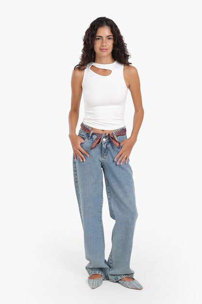 بلوزة بدون أكمام بفتحة أمامية