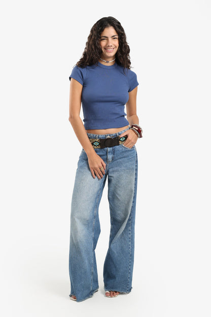 بلوزة مضلعة برقبة دائرية