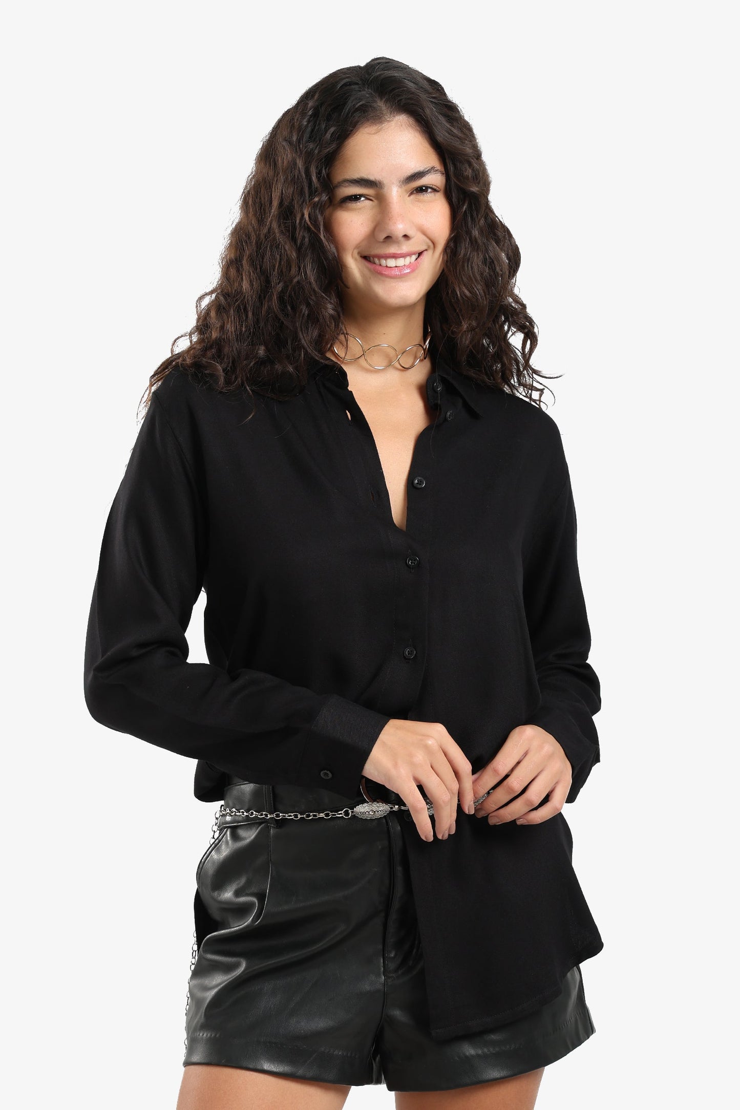 قميص أساسي ذو حافة مستديرة