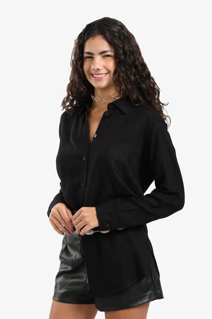 قميص أساسي ذو حافة مستديرة