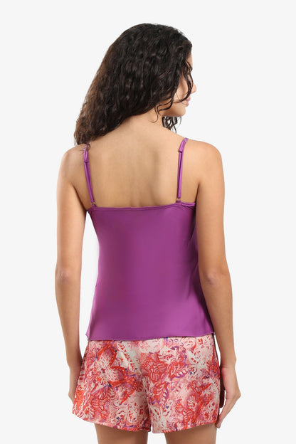 طقم بيجامة بتفاصيل دانتيل