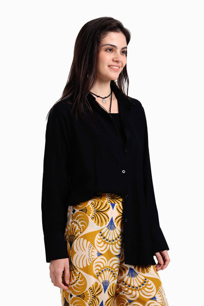 قميص فوال بأزرار للإغلاق